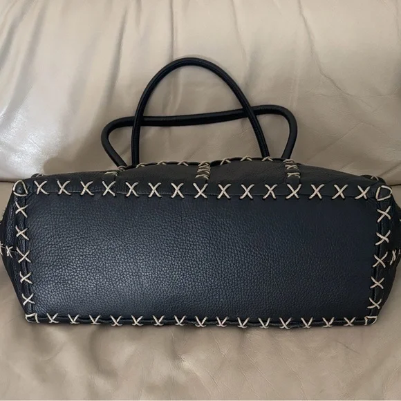 Berge Black Leather Tote Bag with Stitch Detailing - Picture 3 of 6